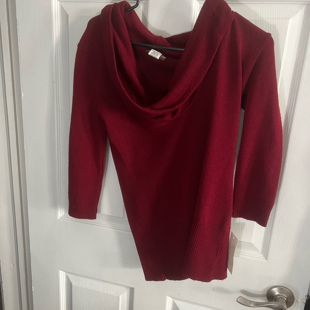 Hooked up size large new with tags